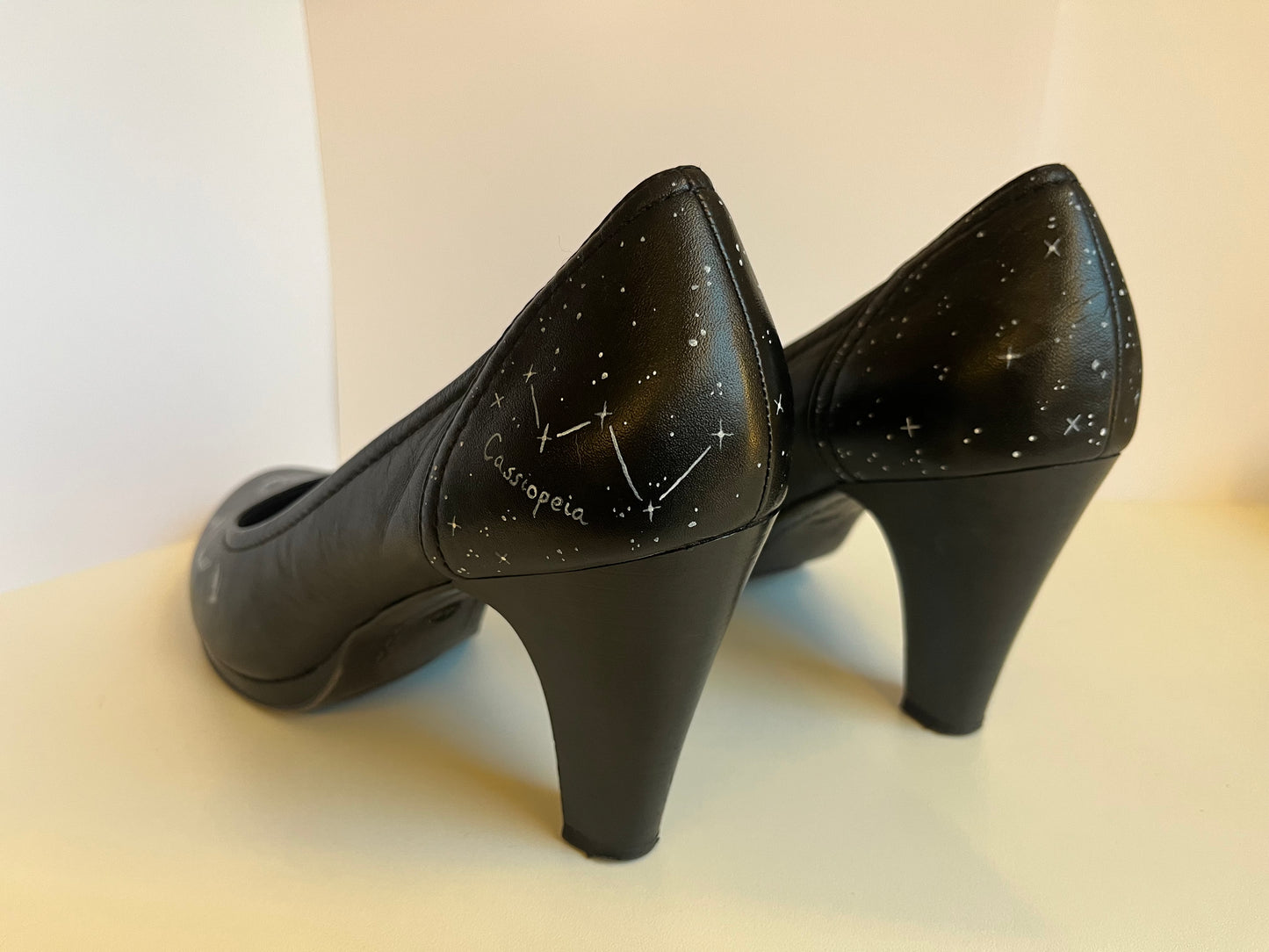 Flying Bats Heels (Size: EU 41)