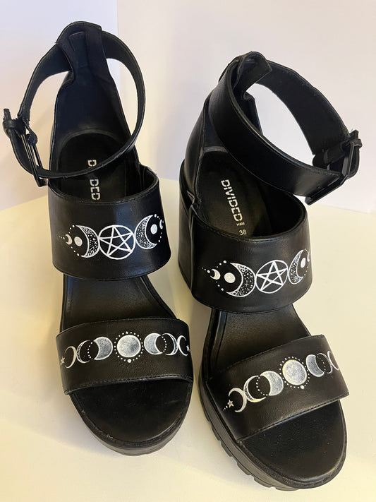 Witchy High Heeled Sandals (Size: EU 38)
