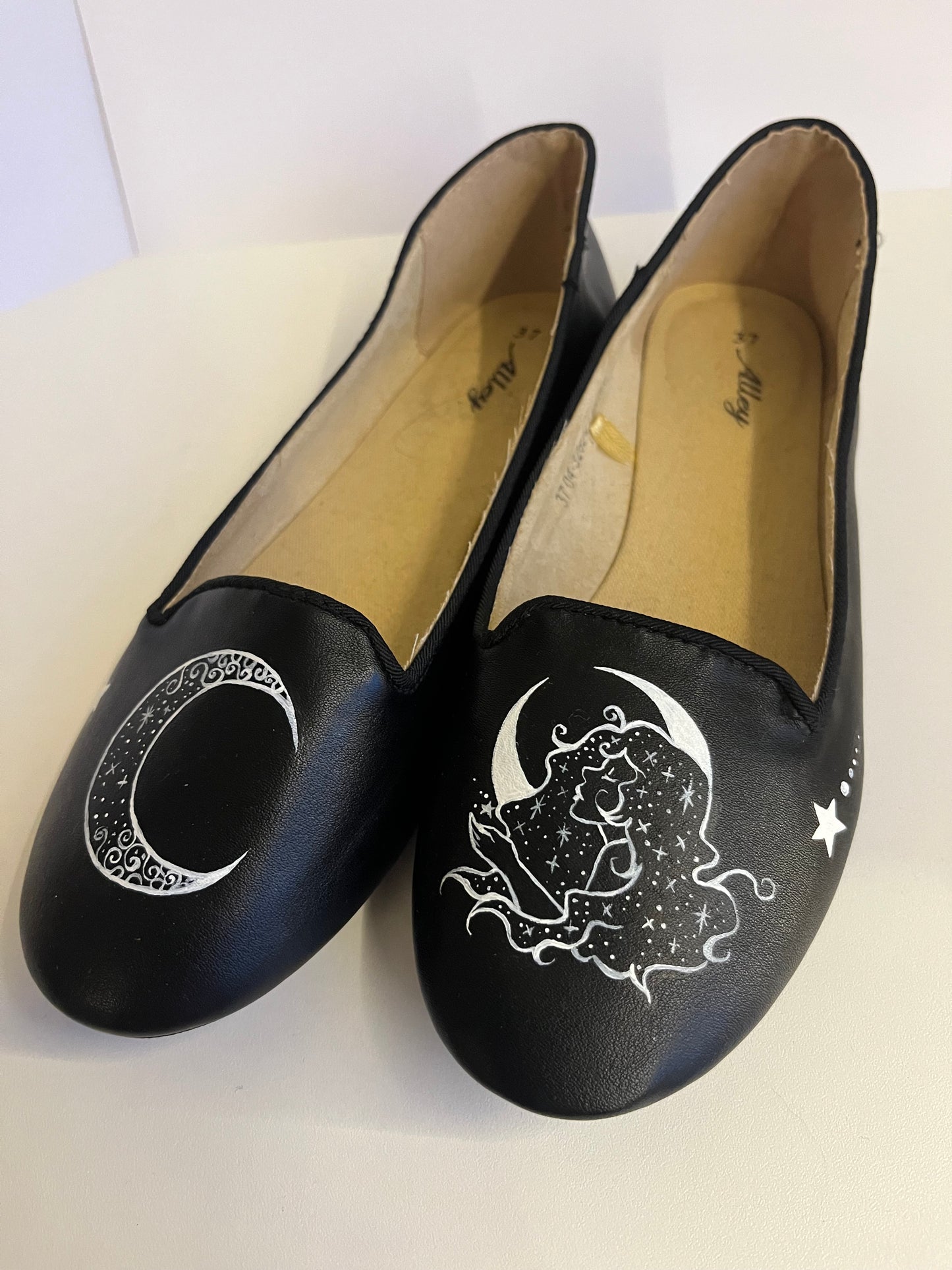 Moon Goddess Flats (Size: EU37)